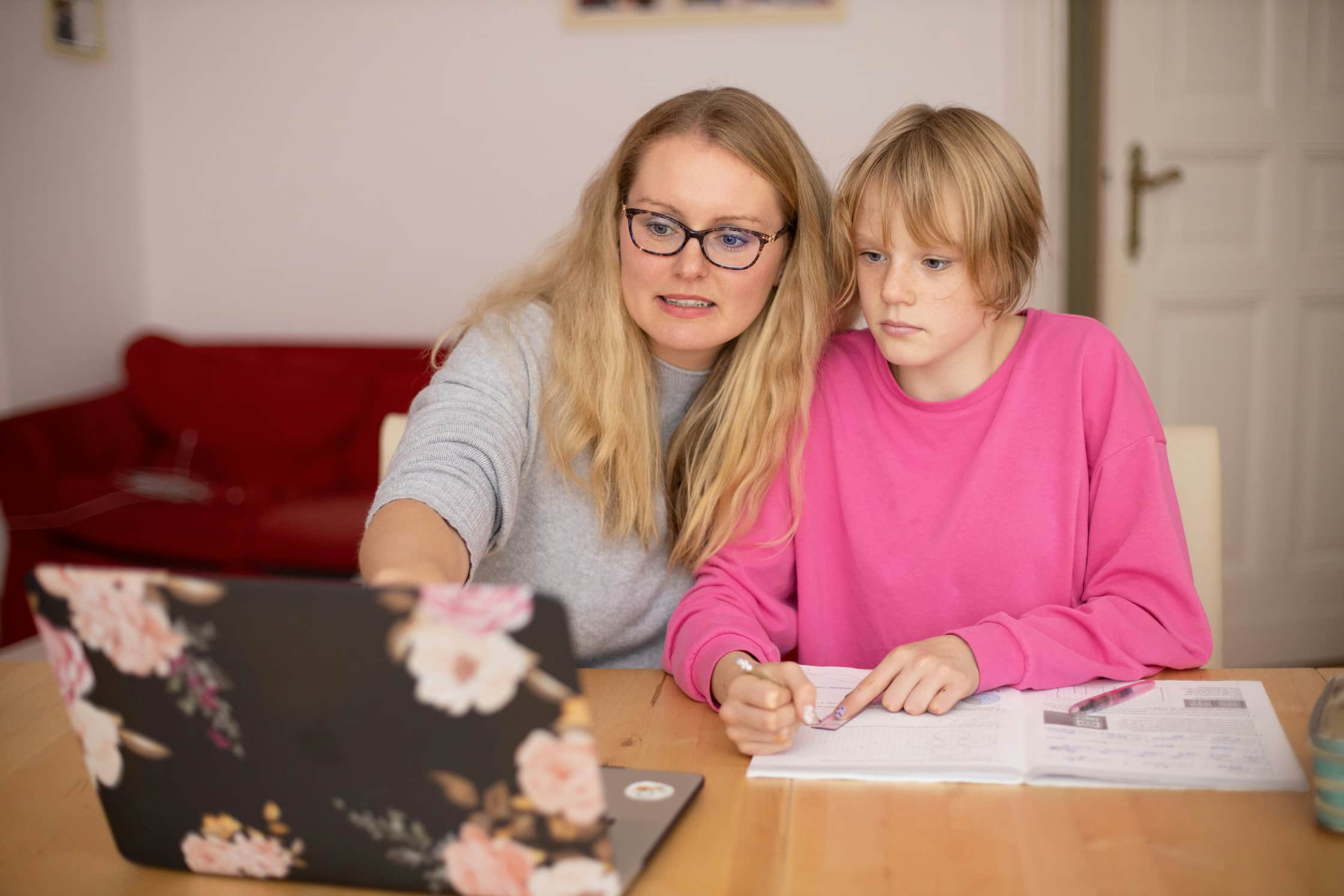 A tutor helping a student during an online session
